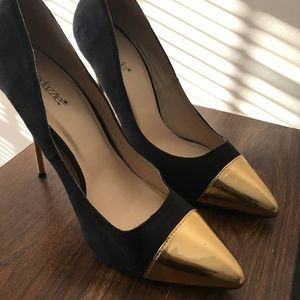Shoe Dazzle Leanna Black and Gold - Size 10